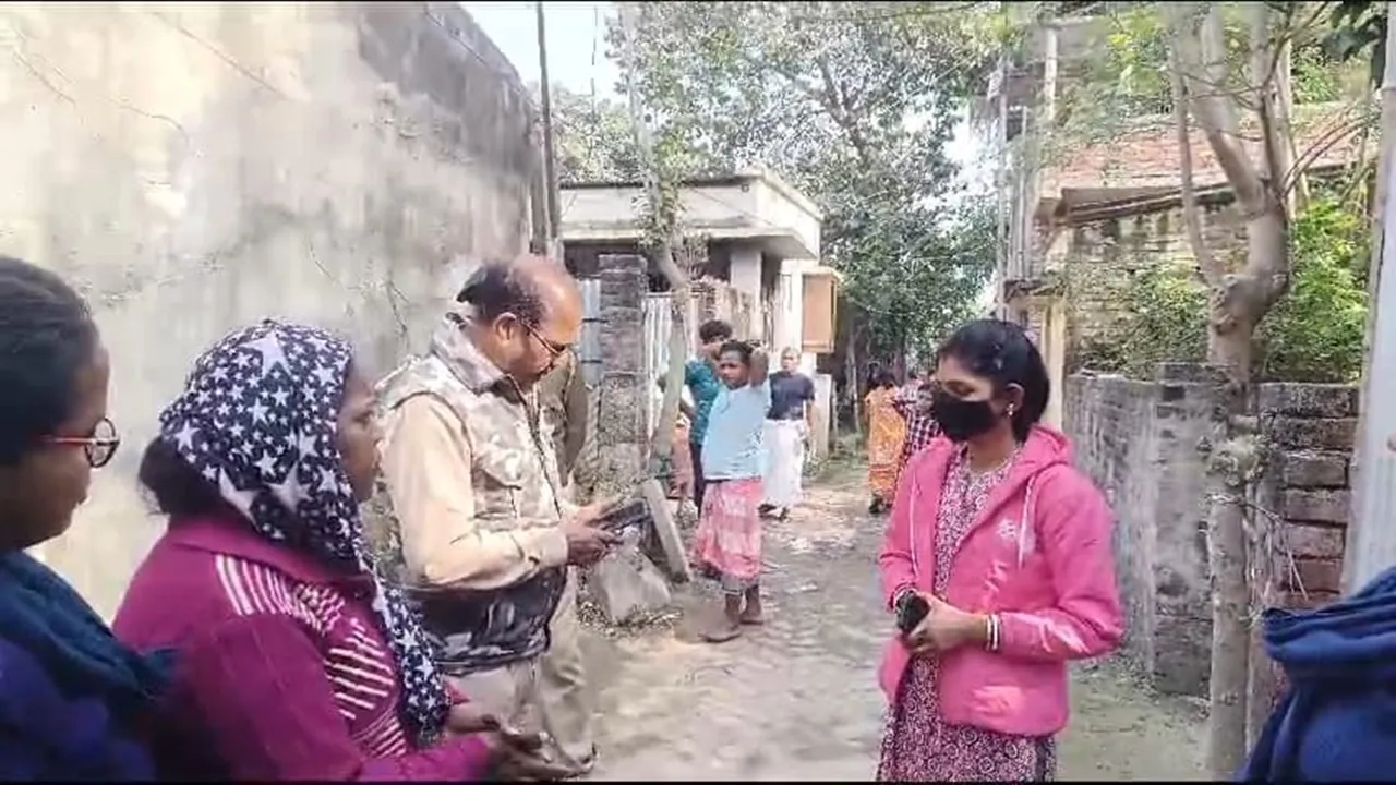 woman has started protest-infront of husband house at malda