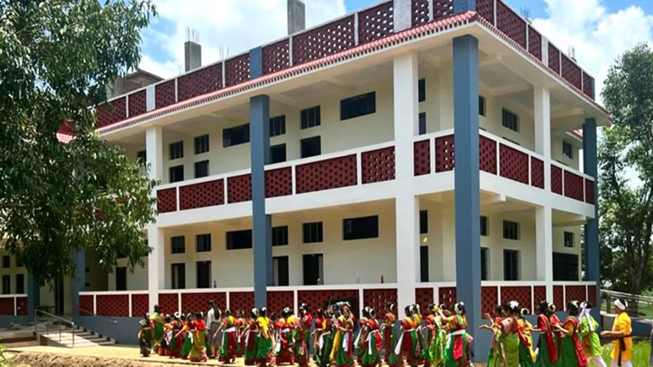 Nava Nalanda School,Kolkata School, Accident in Kolkata School.west bengal news,kolkata news,নব নালন্দা স্কুলে দুর্ঘটনা,কলকাতার খবর