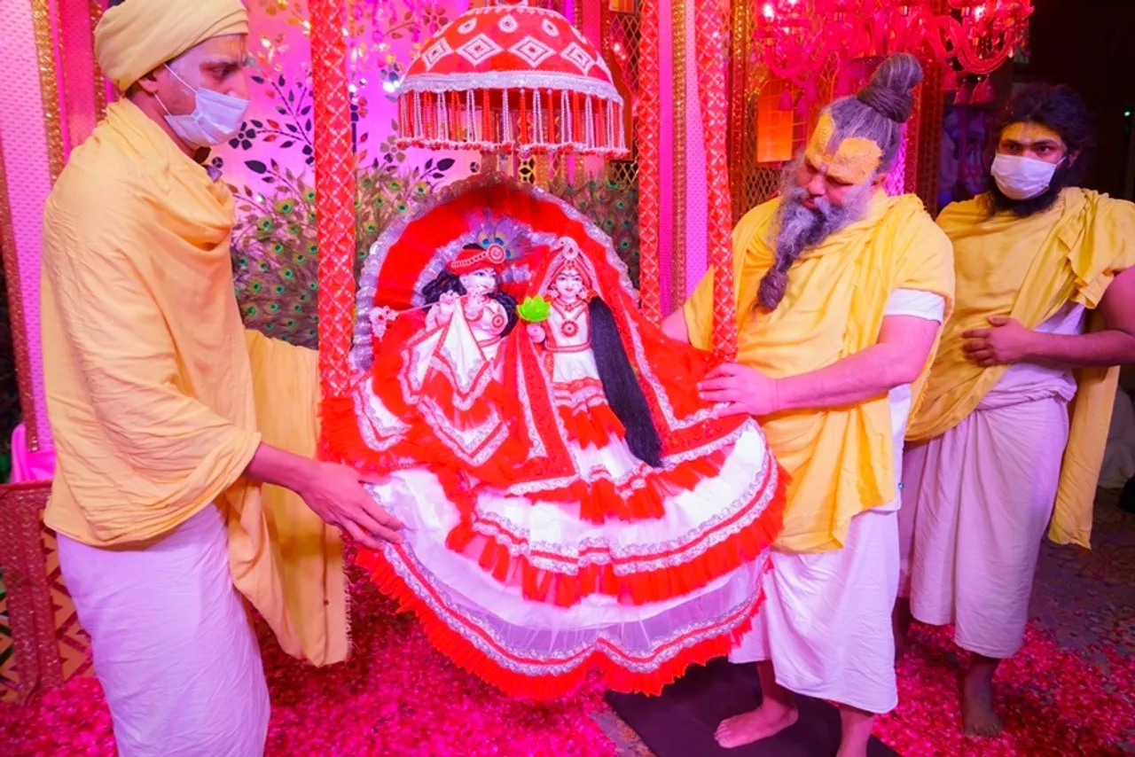 divine signs according to premanand ji maharaj: প্রেমানন্দ মহারাজ, রাধা রানির একজন প্রবল ভক্ত