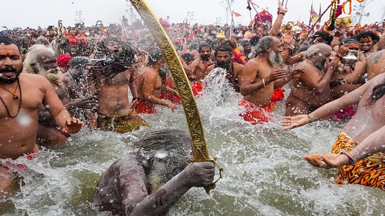 mahakumbh 2025 flood of faith on coast of triveni 3.5 crore devotees took a dip amrit snan