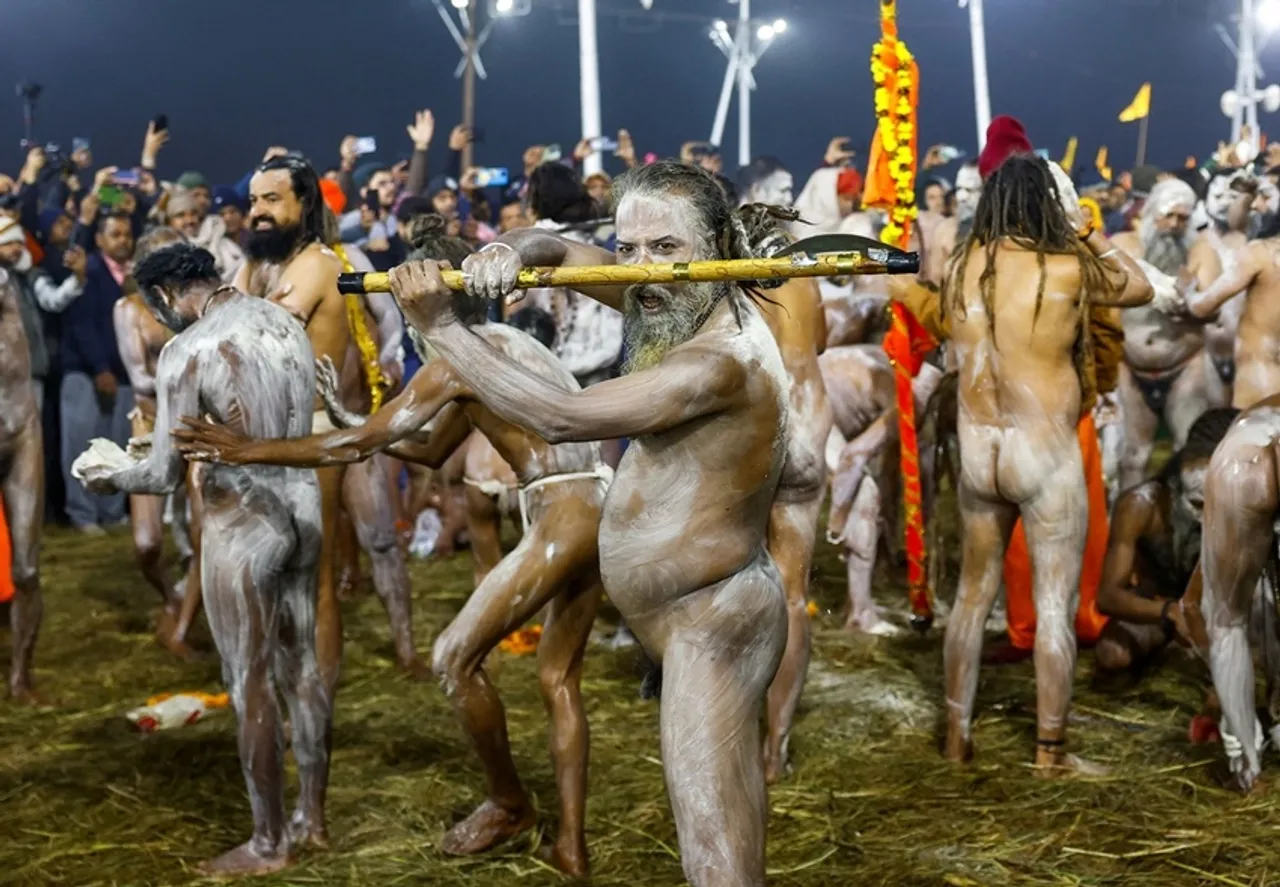 Female Naga Sadhu: একজন মহিলা নাগা সাধুর জীবন ধ্যান, তপস্যা এবং ভক্তিতে পূর্ণ