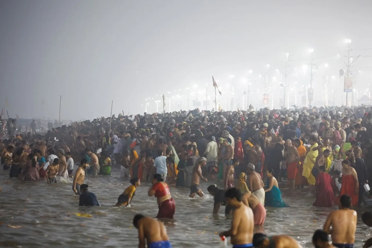 Female Naga Sadhu: একজন মহিলা নাগা সাধুর জীবন ধ্যান, তপস্যা এবং ভক্তিতে পূর্ণ