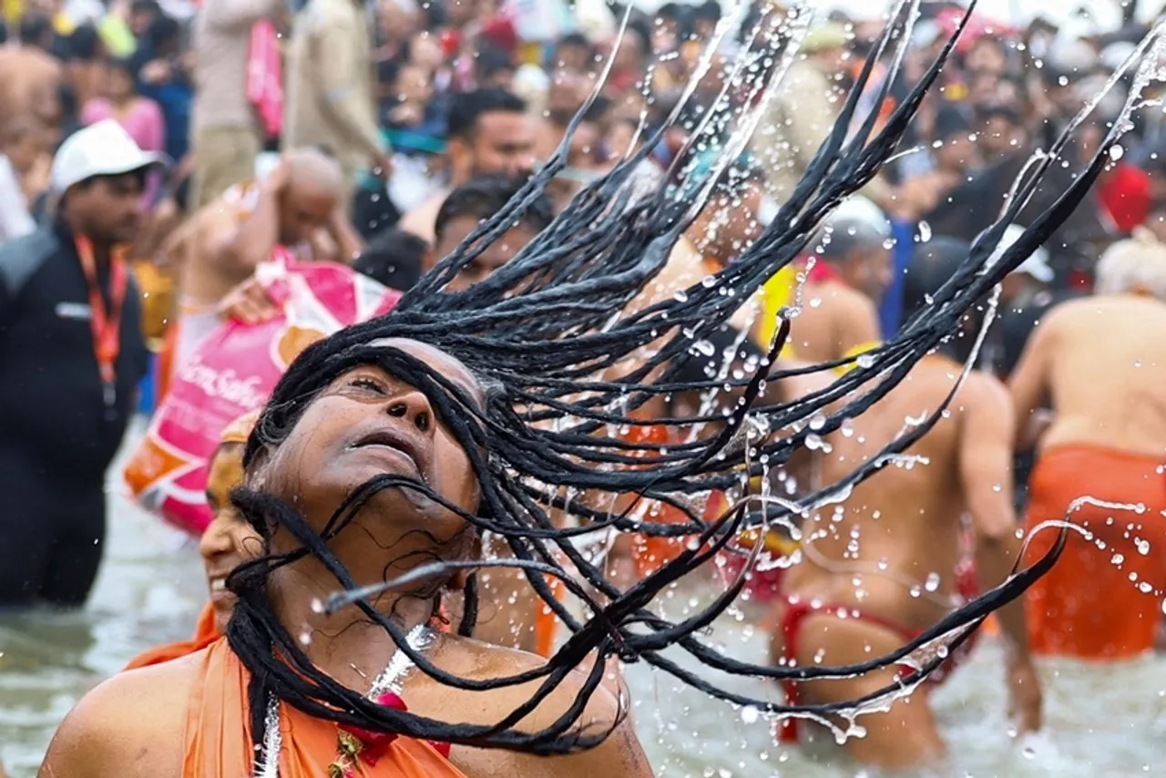 Female Naga Sadhu: একজন মহিলা নাগা সাধুর জীবন ধ্যান, তপস্যা এবং ভক্তিতে পূর্ণ