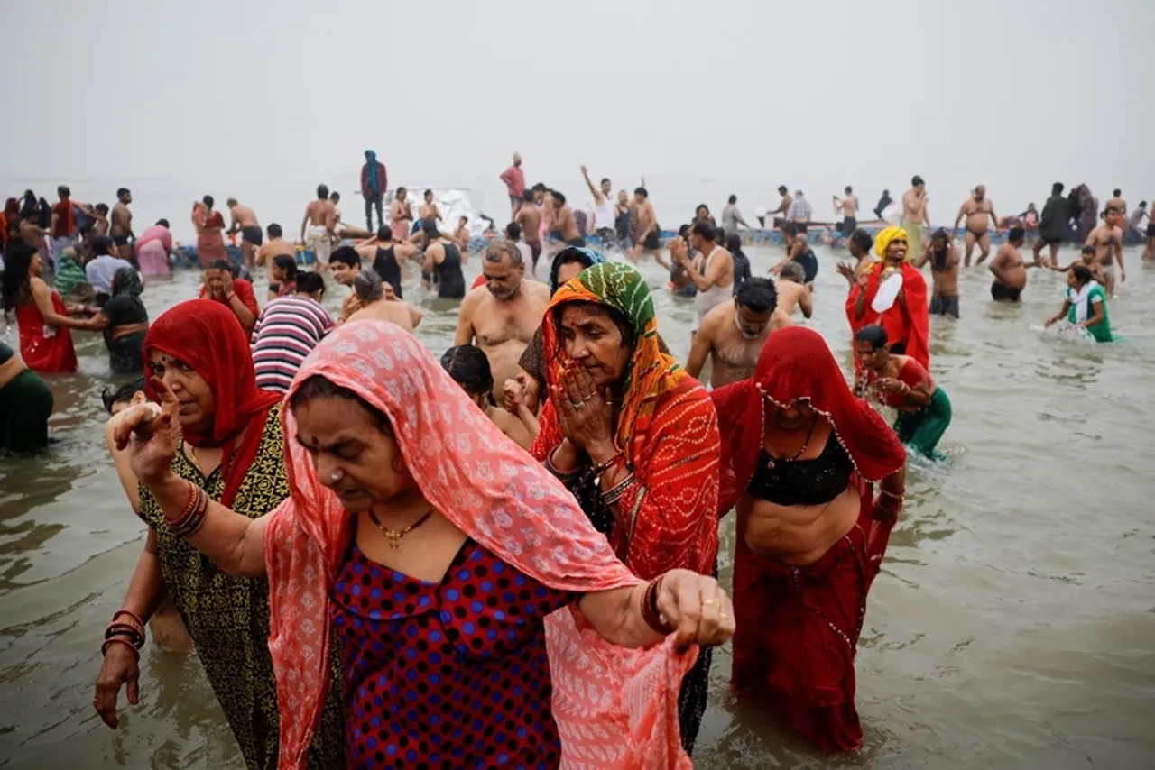 Female Naga Sadhu: একজন মহিলা নাগা সাধুর জীবন ধ্যান, তপস্যা এবং ভক্তিতে পূর্ণ