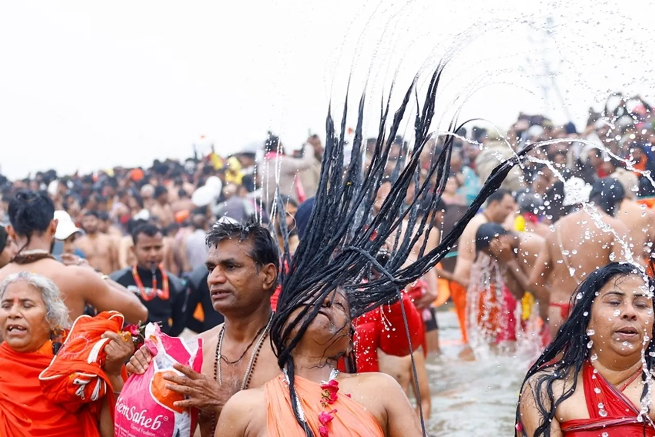 Female Naga Sadhu: একজন মহিলা নাগা সাধুর জীবন ধ্যান, তপস্যা এবং ভক্তিতে পূর্ণ