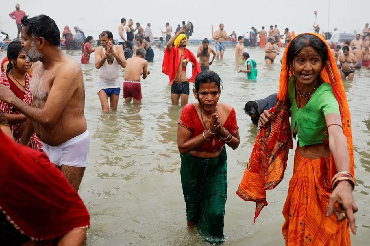 Female Naga Sadhu: একজন মহিলা নাগা সাধুর জীবন ধ্যান, তপস্যা এবং ভক্তিতে পূর্ণ