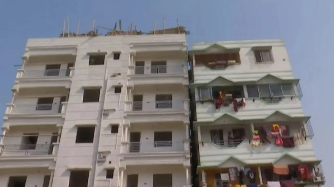 high rise building has tilted in Tangra Kolkata,kolkata news, Tangra building tilt,Kolkata news,west bengal news,ট্যাংরায় বহুতল হেলে পড়েছে,কলকাতার খবর