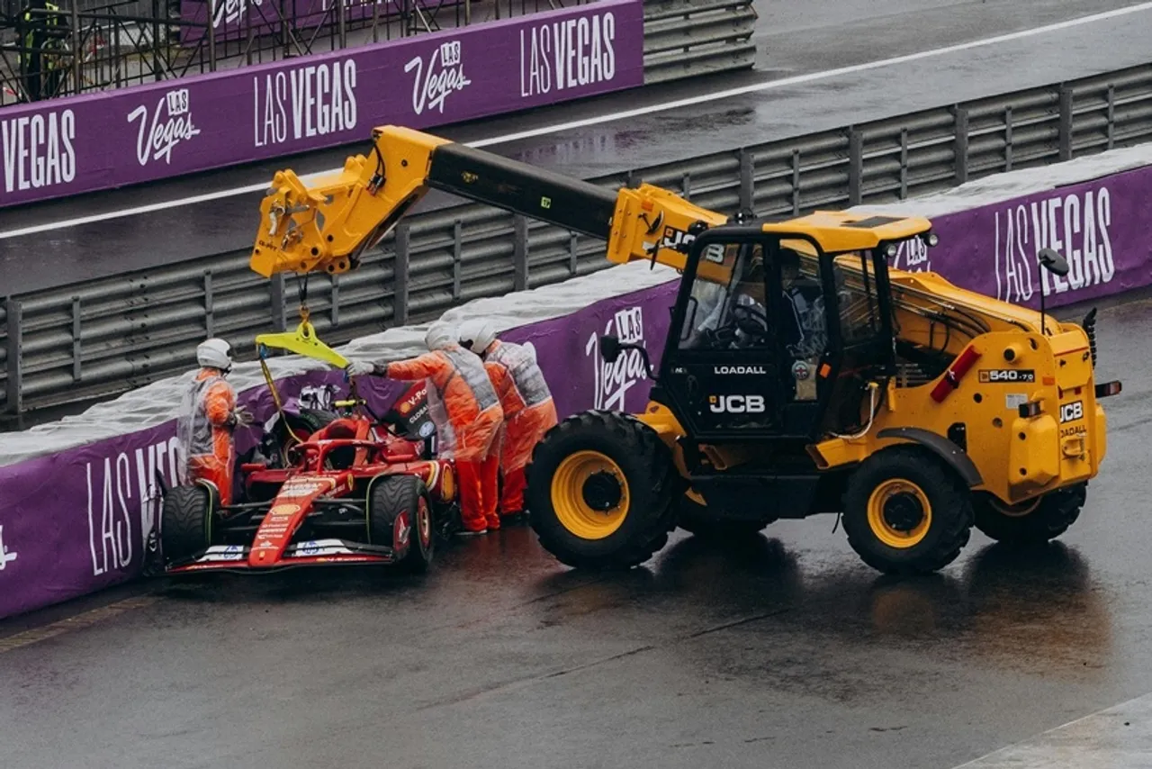 JCB History: কীভাবে ভারতে এল JCB? বুলডোজার কেন বলে একে?