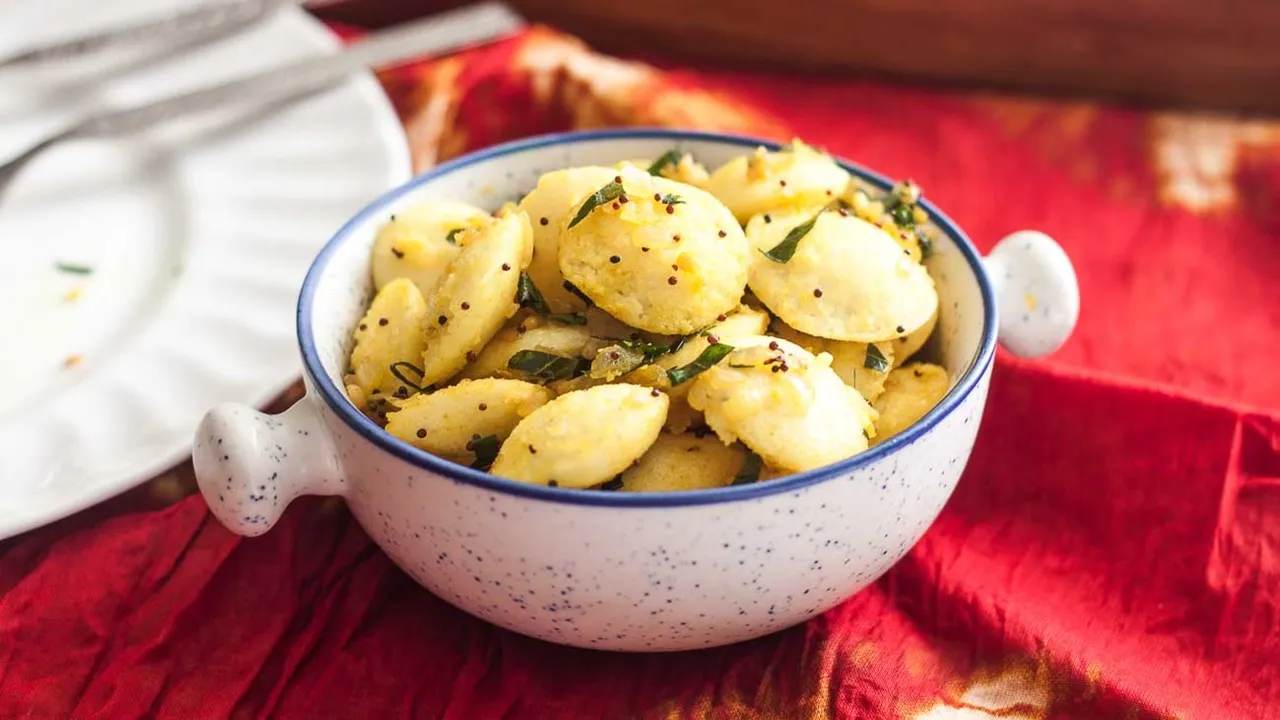 Mini Idly fry with leftover rice: বাসি ভাত দিয়ে সুস্বাদু ইডলি বানিয়ে খেতে পারেন