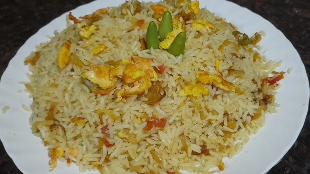 Easy Breakfast recipe: বাসি ভাত দিয়ে তৈরি এমন একটি রেসিপি রইল যা চটজলদি বানানো যায়