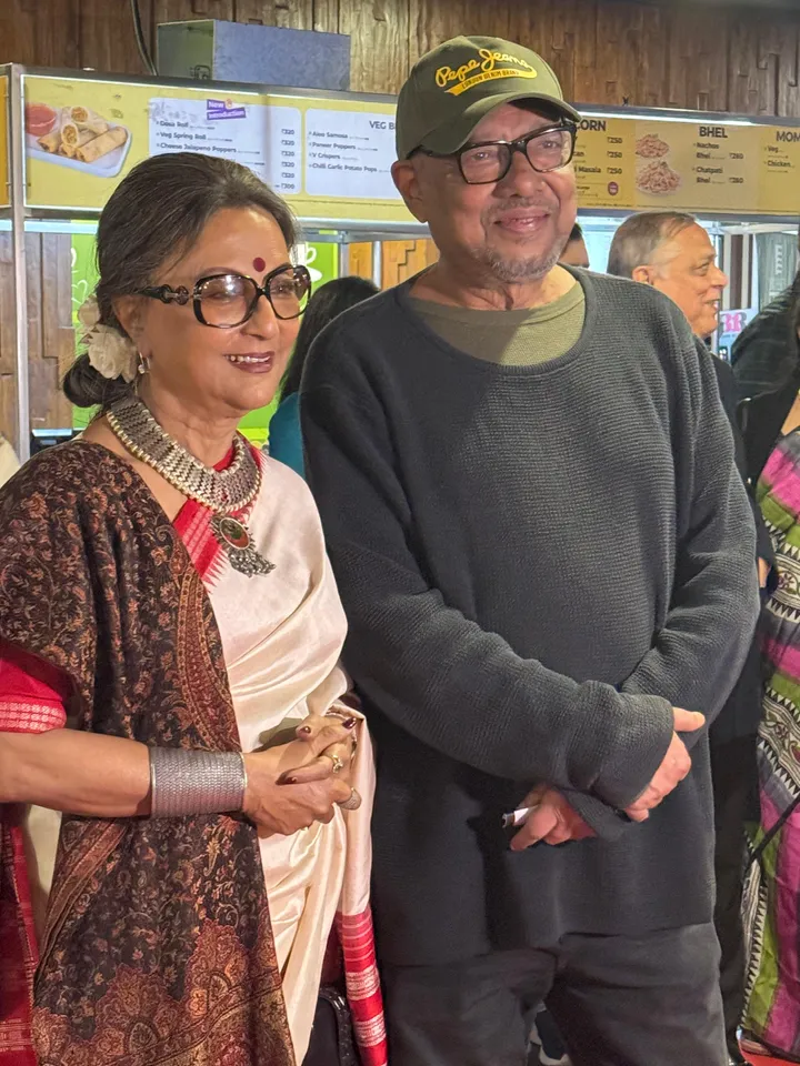 Ei Raat Tomar Amaar Premiere: ৫০ বছরের দাম্পত্যেও রয়ে গিয়েছে না বলা অনেক কথা। সেই প্রেক্ষাপটেই গল্প বুনেছেন পরমব্রত। সিনেমার প্রিমিয়ারে তারকার চাঁদের হাট। 