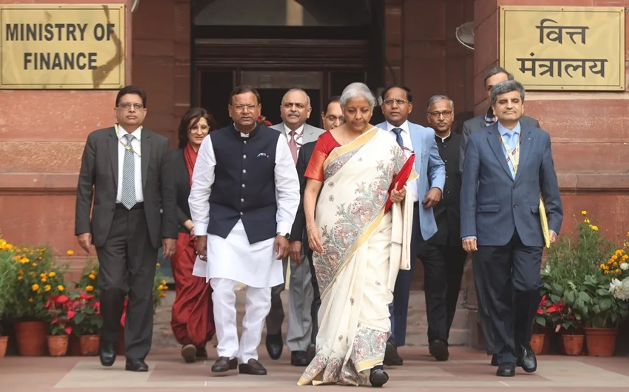 Nirmala Sitharaman traditional wear for Union Budget 2025: নির্মলা সীতারামন প্রতি বছরের মতো এবারও তিনি তাঁর বাজেট দিবসের জন্য একটি বিশেষ শাড়ি বেছে নিয়েছেন