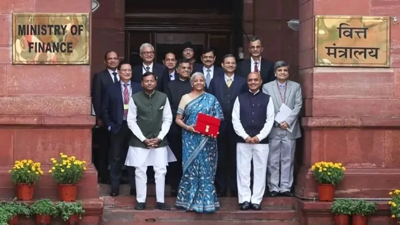 Nirmala Sitharaman traditional wear for Union Budget 2025: নির্মলা সীতারামন প্রতি বছরের মতো এবারও তিনি তাঁর বাজেট দিবসের জন্য একটি বিশেষ শাড়ি বেছে নিয়েছেন