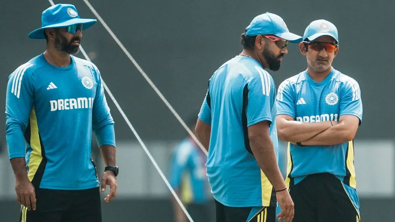 BCCI Sacks Assistant Coach Abhishek Nayar: টিম ইন্ডিয়ার সহকারী কোচ অভিষেক নায়ারকে মাত্র আট মাসের মধ্যেই পদ থেকে সরিয়ে দেওয়া হয়েছে