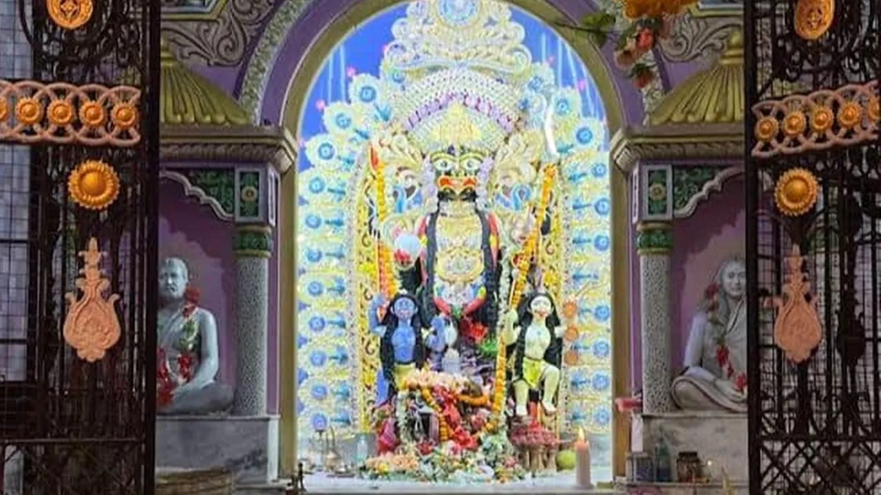 Kali: দেবী কালী। 