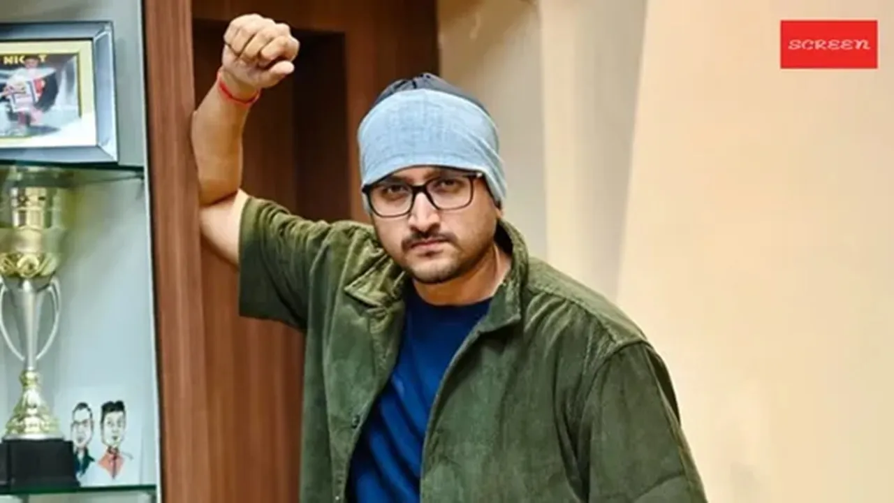 'রঙিন' শুভেচ্ছা পরমব্রতর?
