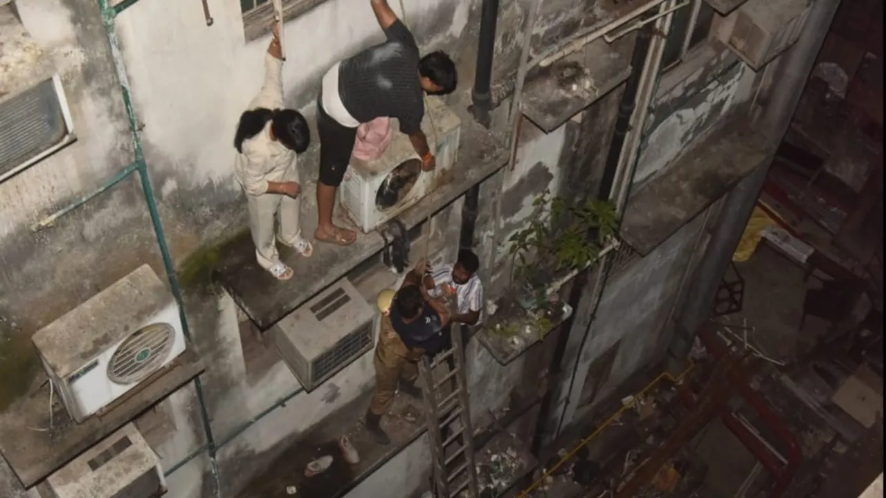 Kolkata hotel fire, Kolkata fire tragedy, Mechhua Fruit Market fire,fire,Kolkata fire death toll,Barabazar Fire, ঋতুরাজ হোটেল দুর্ঘটনা,বড়বাজারে মৃতদের তালিকা,মেছুয়া ফলপট্টি অগ্নিকাণ্ড,Victims of Kolkata fire,কলকাতার হোটেলে আগুন, বড়বাজারে হোটেলে আগুন
