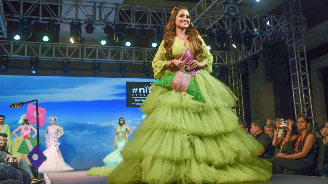 India's Fashion: ফ্যাশনের প্রতি আগ্রহ বাড়ছে ভারতের নতুন প্রজন্মের।