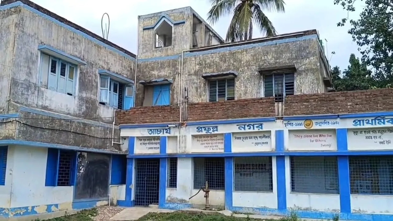 Sonarpur government school,  headmistress financial corruption  ,school corruption allegation  ,mid-day meal scam,  school protest West Bengal  ,teacher recruitment scam,সোনারপুর সরকারি স্কুল  ,প্রধান শিক্ষিকা  ,আর্থিক দুর্নীতি