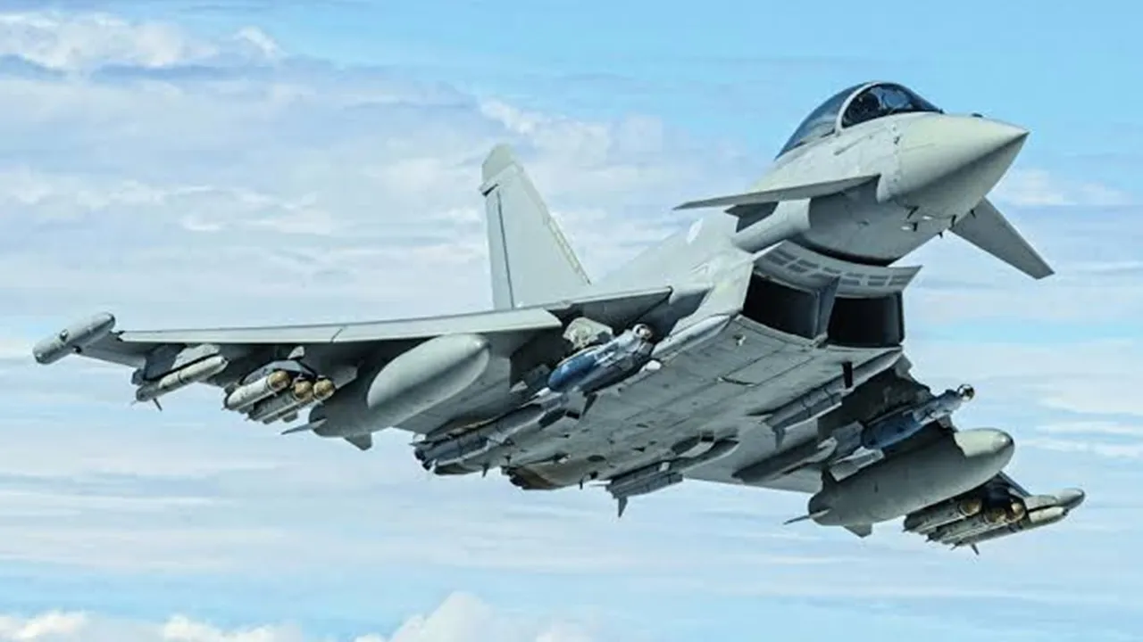 Indian Air Force: ভারতীয় বায়ুসেনা।