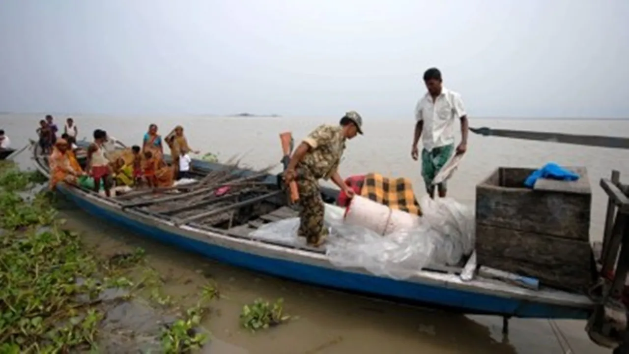 pakistan, pakistan drone attack, jammu drone attack, India-Pakistan Conflict, Indian Defence System, jammu, jammu blackout, jammu news, jammu kashmir, pakistan news, indian pakistan news, india pakistan standoff,west bengal news today,latest bengali news,bengali news,bangla khabar,operation sindoor,পাকিস্তান,ভারত,অপারেশন সিঁদুর