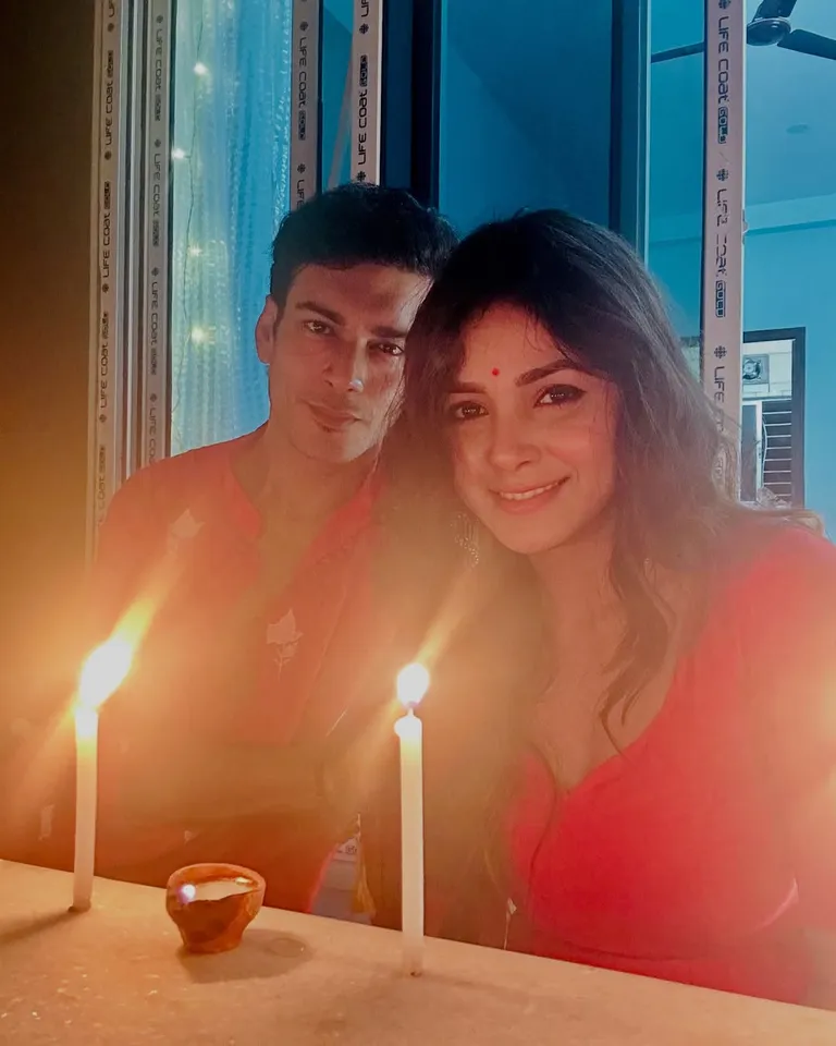 অভিষেক-শার্লি