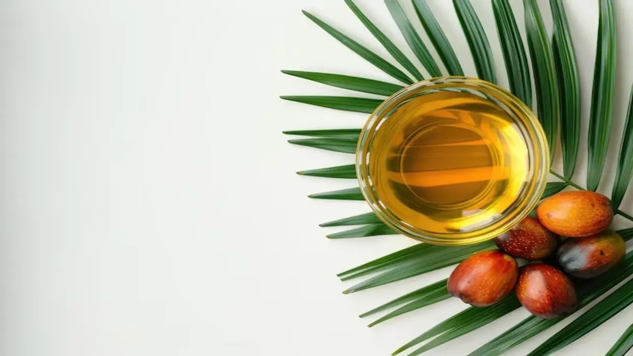 Castor oil eye treatment: চোখের নীচে কালো দাগ বা ফোলা ভাব দূর করতে ক্যাস্টর অয়েল দারুণ কাজ দেয়। 