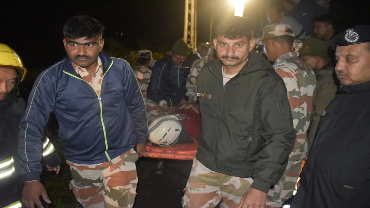 Sikkim accident  ,Teesta river  ,Tourist vehicle crash  ,Vehicle plunges 1000 feet  ,Tourists missing  ,Rescue operation,  Army rescue  ,Chungthang  ,Munshithang,  North Sikkim tragedy,সিকিম দুর্ঘটনা,  তিস্তা নদী  ,পর্যটকবাহী গাড়ি  ,গাড়ি পড়ে মৃত্যু,  নিখোঁজ পর্যটক  ,উদ্ধার অভিযান  ,সেনা, উদ্ধার,  চুংথাং, দুর্ঘটনা,  মুন্সিথাং  ,সিকিম পর্যটন