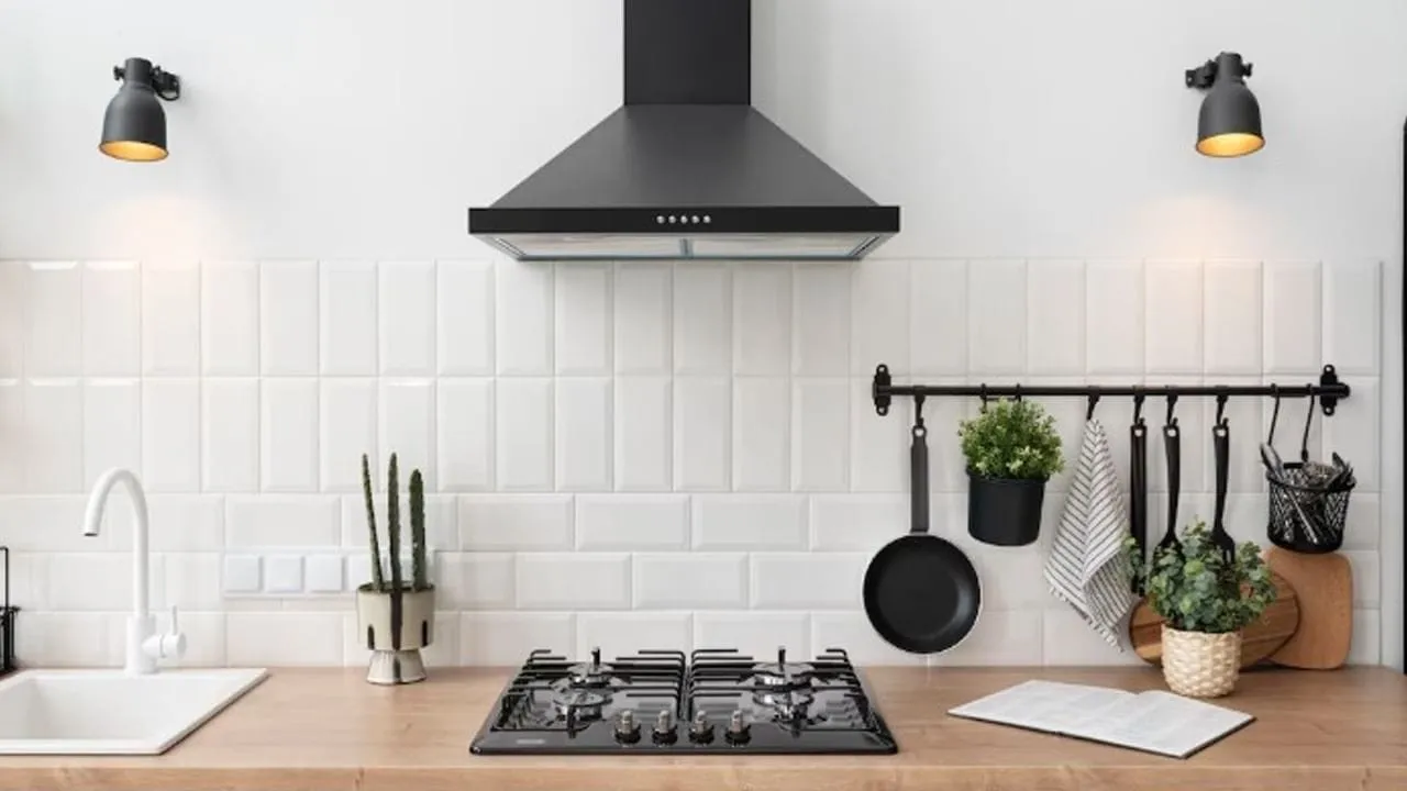 Kitchen-chimney-cleaning: কিচেন চিমনি মাঝে মধ্যে পরিষ্কার করতে হয়।