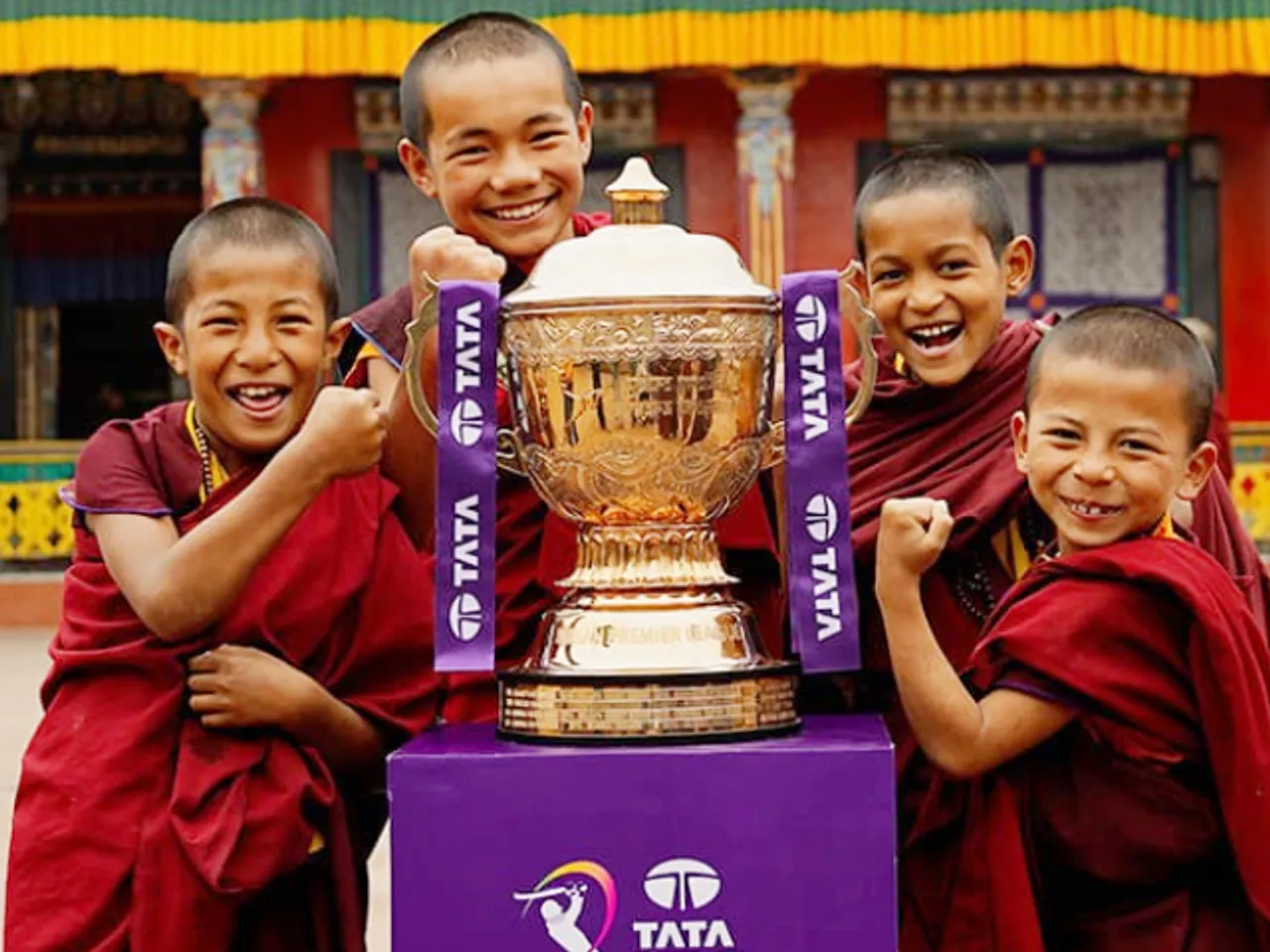IPL Trophy Inscription (3)