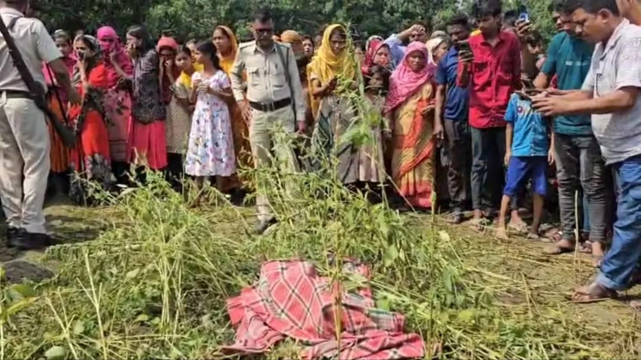 Murshidabad girl murder,  Raghunathganj throat slit case  ,Raninagar minor girl killed,  Murshidabad teenager murder , Girl's body found in Raghunathganj  ,Throat slit girl Murshidabad,  Missing girl found dead Raninagar,মুর্শিদাবাদ কিশোরী খুন,  রঘুনাথগঞ্জ গলার নলি কাটা,  রানিনগর কিশোরী হত্যা  ,মুর্শিদাবাদ রানিনগর খুন  ,কিশোরী গলা কাটা হত্যা  ,রঘুনাথগঞ্জ কিশোরী নিখোঁজ,  মুর্শিদাবাদ কিশোরী লিচুবাগান দেহ উদ্ধার