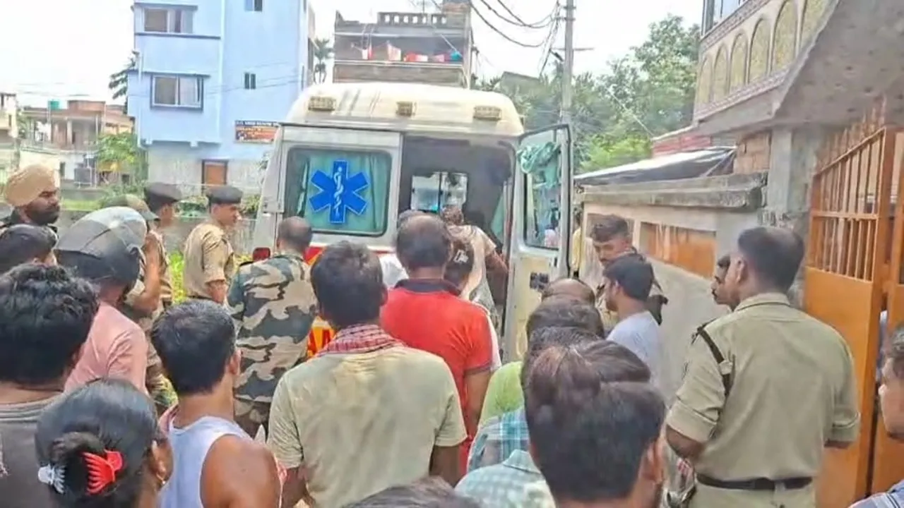 Newtown BSF jawan body found,BSF soldier death Newtown Kolkata,Newtown border security personnel hanging,BSF camp mysterious death Newtown,Newtown BSF jawan suicide/homicide case,নিউটাউন বিএসএফ জওয়ান মৃতদেহ উদ্ধার,  নিউটাউন বিএসএফ ক্যাম্প নিহত জওয়ান,  নিউটাউন সীমান্তরক্ষী বাহিনী মৃত্যু,  নিউটাউন পুলিশ তদন্ত বিএসএফ  ,নিউটাউন আত্মহত্যা বা হত্যা বিএসএফ