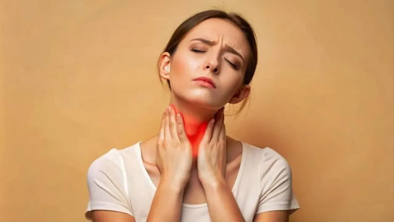 Thyroid Lifestyle Tips: থাইরয়েড গ্রন্থি বিভিন্ন শারীরিক ক্রিয়াকলাপ নিয়ন্ত্রণে গুরুত্বপূর্ণ ভূমিকা পালন করে। 