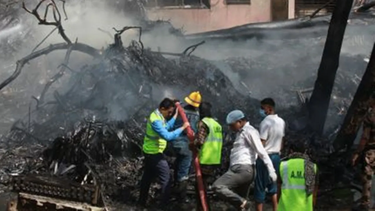 ahmedabad flight crash, ahmedabad airport, ahmedabad plane crash, ahmedabad airport newa, air india, air india flight crash, flight crash, Ahmedabad air plane news, air india news live,আহমেদাবাদে বিমান দুর্ঘটনা, এয়ার ইন্ডিয়ার বিমান বেঙে পড়ল, বিমান দুর্ঘটনা