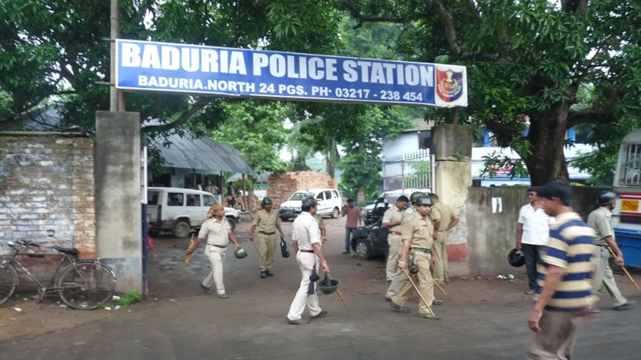 Rohingya arrested in Baduria  ,Rohingya infiltration North 24 Parganas  ,Rohingya immigrant caught,  Bangladeshi national detained,  Police operation Baduria  ,Rohingya refugee arrest  ,Illegal immigrant North 24 Parganas,  Border security Rohingya issue,বাদু়ডিয়া রোহিঙ্গা আটক  ,উত্তর ২৪ পরগনা রোহিঙ্গা,  রোহিঙ্গা অনুপ্রবেশ  ,বাংলাদেশি নাগরিক আটক,  পুলিশি অভিযান উত্তর ২৪ পরগনা  ,রোহিঙ্গা গ্রেফতার বাদুড়িয়া,  সীমান্ত এলাকায় নিরাপত্তা  ,অনুপ্রবেশকারী রোহিঙ্গা