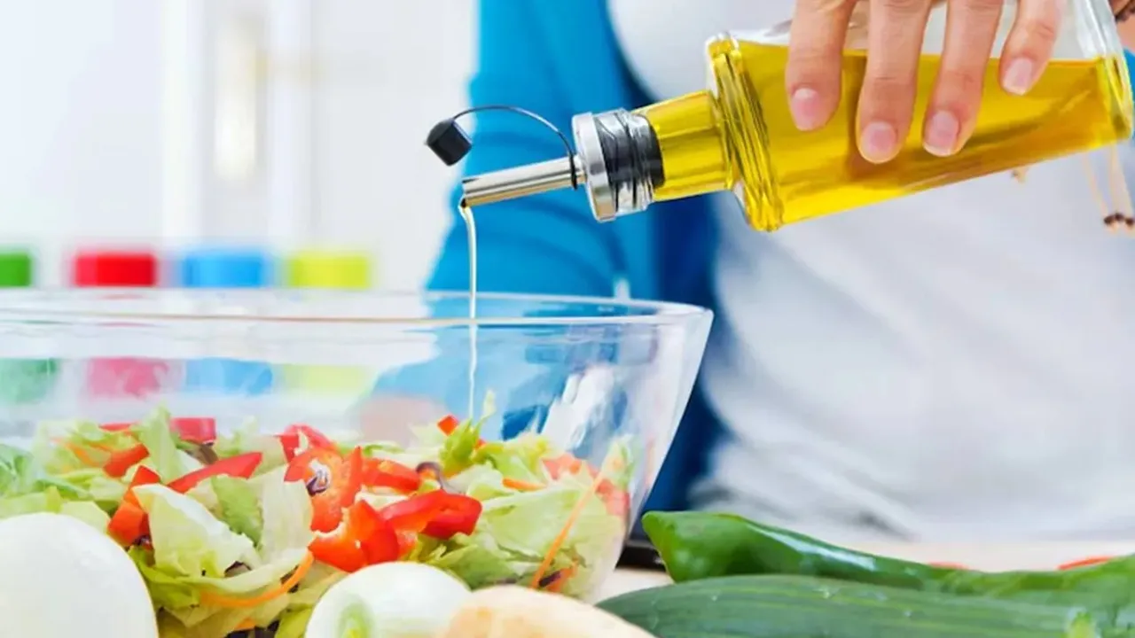 Cooking Oil: তেল বেশি খাওয়া শরীরের পক্ষে ক্ষতিকারক।