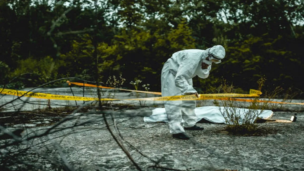 terrible dead body found from singer's house serial killer appointed