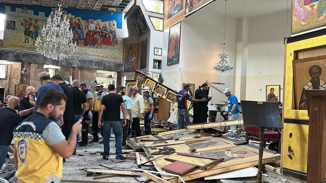 Syria Mar Elias Church Attack, সিরিয়া চার্চ বিস্ফোরণ, মার এলিয়াস চার্চ হামলা, আত্মঘাতী বিস্ফোরণ সিরিয়া, দমাস্কাস হামলা খবর, সিরিয়া ISIS হামলা, সিরিয়ান চার্চে গুলি, সিরিয়ায় শিশু হতাহত, হামজা মুস্তাফা সিরিয়া, Ahmad al-Sharaa সিরিয়া, সিরিয়া যুদ্ধ ২০২৫