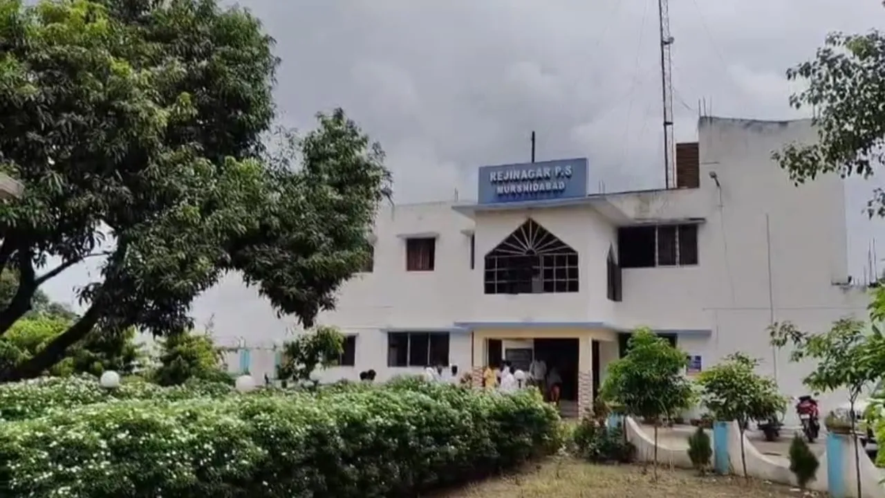 Murshidabad Palligram TV actor arrested minor,  underage cohabitation promise marriage Murshidabad  ,Palligram TV serial actor minor sex charges  ,marriage promise minor girl actor Murshidabad,  Palligram actor arrest cohabitation case,মুর্শিদাবাদ পল্লীগ্রাম টিভি অভিনেতা গ্রেফতার  ,কিশোরী সহবাস অভিযোগ পল্লীগ্রাম অভিনেতা,  বিয়ের প্রতিশ্রুতি দিয়ে ধর্ষণ মুর্শিদাবাদ  ,পল্লীগ্রাম টিভি সিরিয়াল অভিনেতা মামলা,  মুর্শিদাবাদ কিশোরী সহবাস সংবাদ