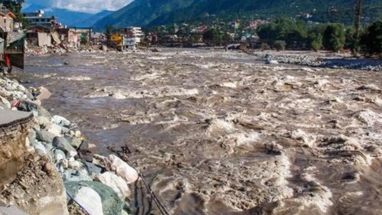 Himachal cloudburst news, Himachal Pradesh flash floods, Kullu cloudburst June 2025, Kangra hydro project flood, cloudburst Himachal 2025, Himachal flood rescue update, cloudburst in Manikaran valley, Banjar flash flood news, Sainj cloudburst damage, IMD orange alert Himachal, Himachal weather alert June 25, Dharamshala flood victims, SDRF rescue Himachal, Kullu water sports suspended, NHPC sheds washed away, Indian Express, Indian Express news,হিমাচলে মেঘভাঙা বৃষ্টি, হড়পা বাণ,হিমাচল প্রদেশ মেঘভাঙা বৃষ্টি বন্যা