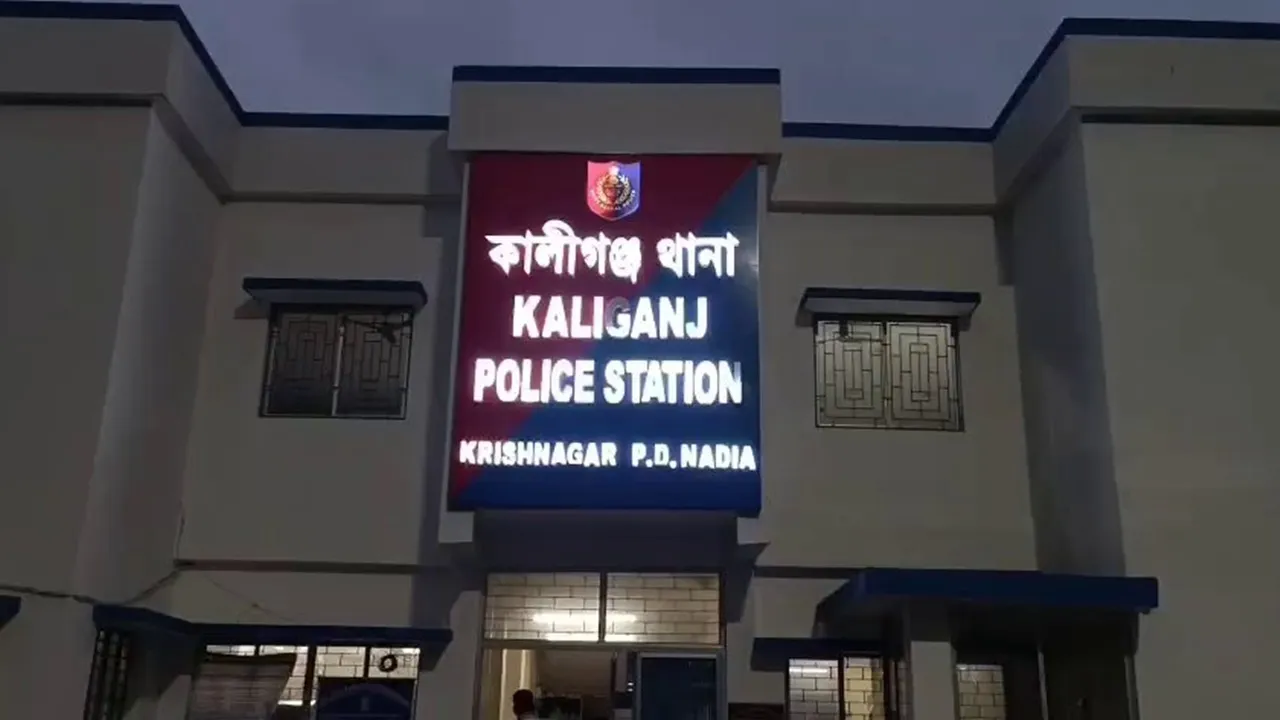 Kaliganj bomb found at accused homes,  Tamanna Khatun murder accused bomb discovery  ,bomb recovered Kaliganj accused,  Kaliganj political violence bomb  ,Nadia Kaliganj case bomb evidence,কালীগঞ্জে অভিযুক্তদের বাড়িতে বোমা  ,তামান্না খাতুন খুন মামলায় বোমা উদ্ধার  ,অভিযোগকারীদের বাড়িতে বোমা মিলল,  কালীগঞ্জ বোমা রাজনৈতিক সহিংসতা  ,নদিয়া কালীগঞ্জ মামলায় বিস্ফোরক প্রমাণ