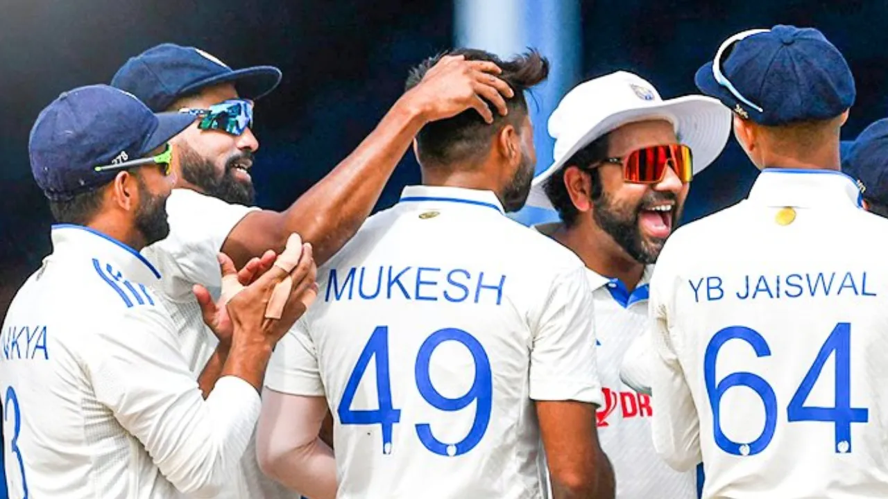 Mukesh Kumar with Indian Cricket Team