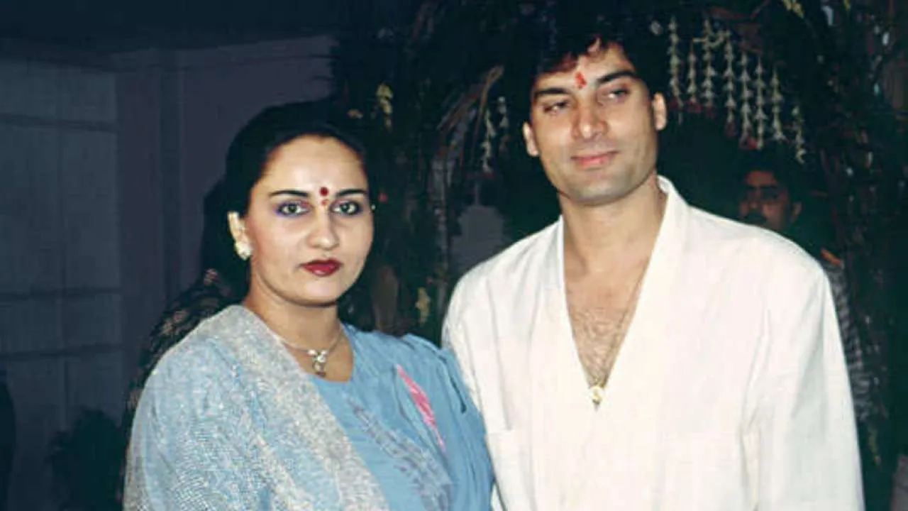 Rina Roy-Mohsin Khan Love Story: ১৯৮৩ সালে বলিউড কেরিয়ারের শীর্ষে থাকাকালীন রীনা রায় পাকিস্তানি ক্রিকেটার মহসিন খানের সঙ্গে বিয়ে করেন