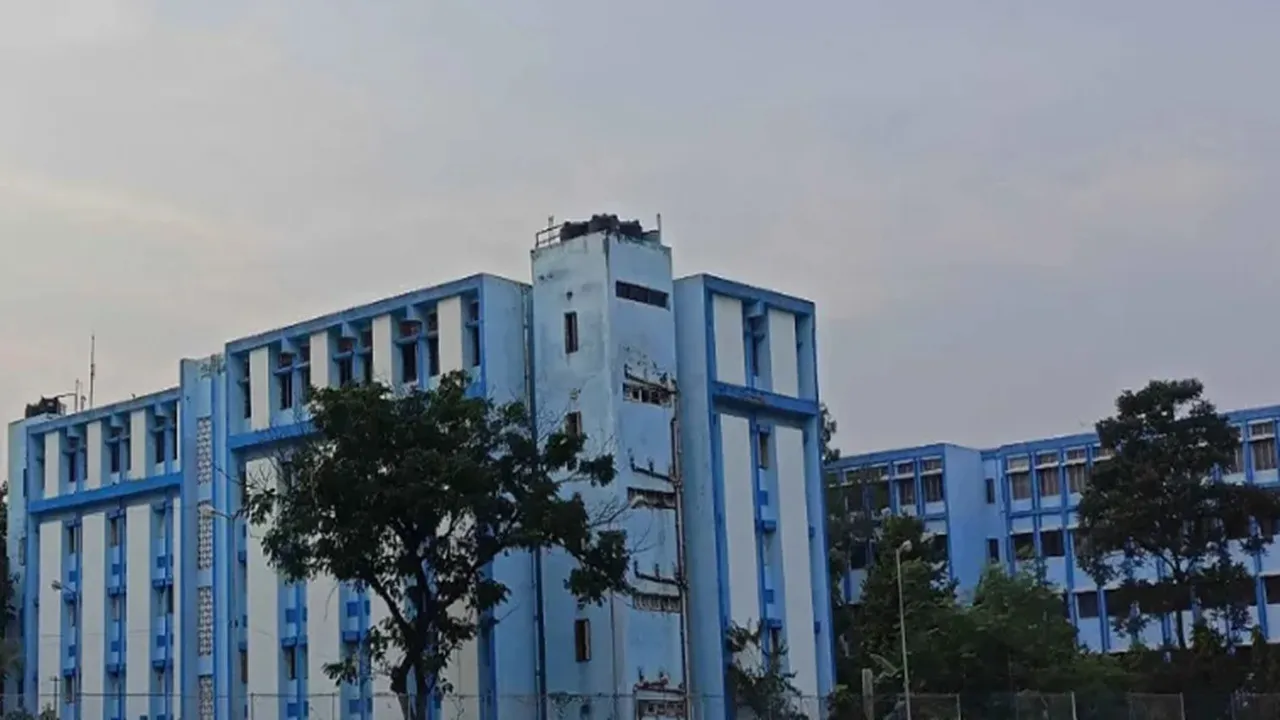 Burdwan Medical College  ,female doctor  ,sexual harassment  ,medical intern  ,operation theatre,  complaint  ,gender harassment committee,  Mousumi Bandopadhyay,বর্ধমান মেডিক্যাল কলেজ,মহিলা চিকিৎসক  ,যৌন হেনস্থা,  ইন্টার্ন চিকিৎসক, অপারেশন থিয়েটার  ,অভিযোগ  ,জেন্ডার হ্যারাসমেন্ট কমিটি,  মৌসুমী বন্দ্যোপাধ্যায়