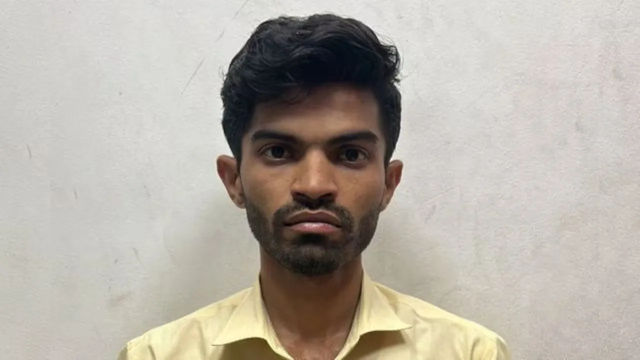 Infosys news, Infosys Techie Arrest, Infosys fires, Infosys Employee Fires, Infosys news update, Infosys Bengaluru, Infosys Electronic City campus, Infosys technical analyst arrested, Infosys employee arrested, ইনফোসিস, মহিলা সহকর্মীর ভিডিও রেকর্ড ইনফোসিস,তথ্যপ্রযুক্তি সংস্থার কর্মী গ্রেফতার