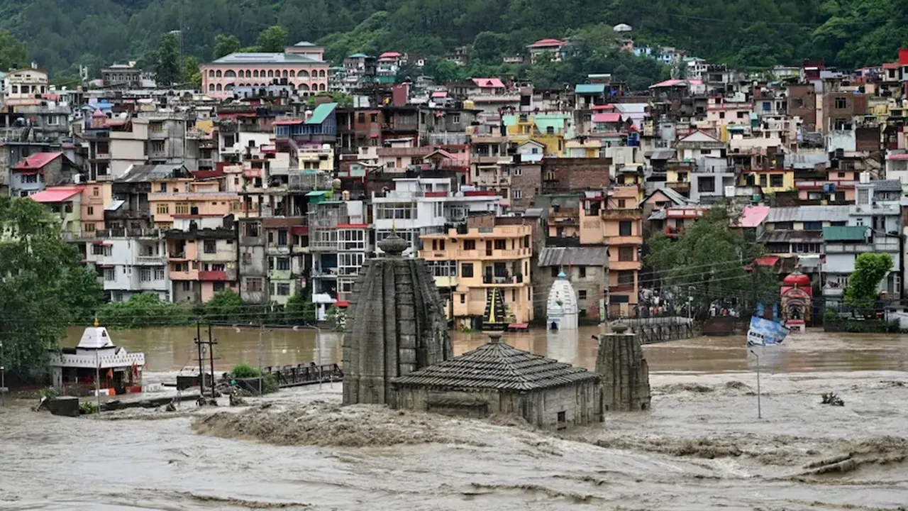 flash floods kill 43 in Himachal Pradesh