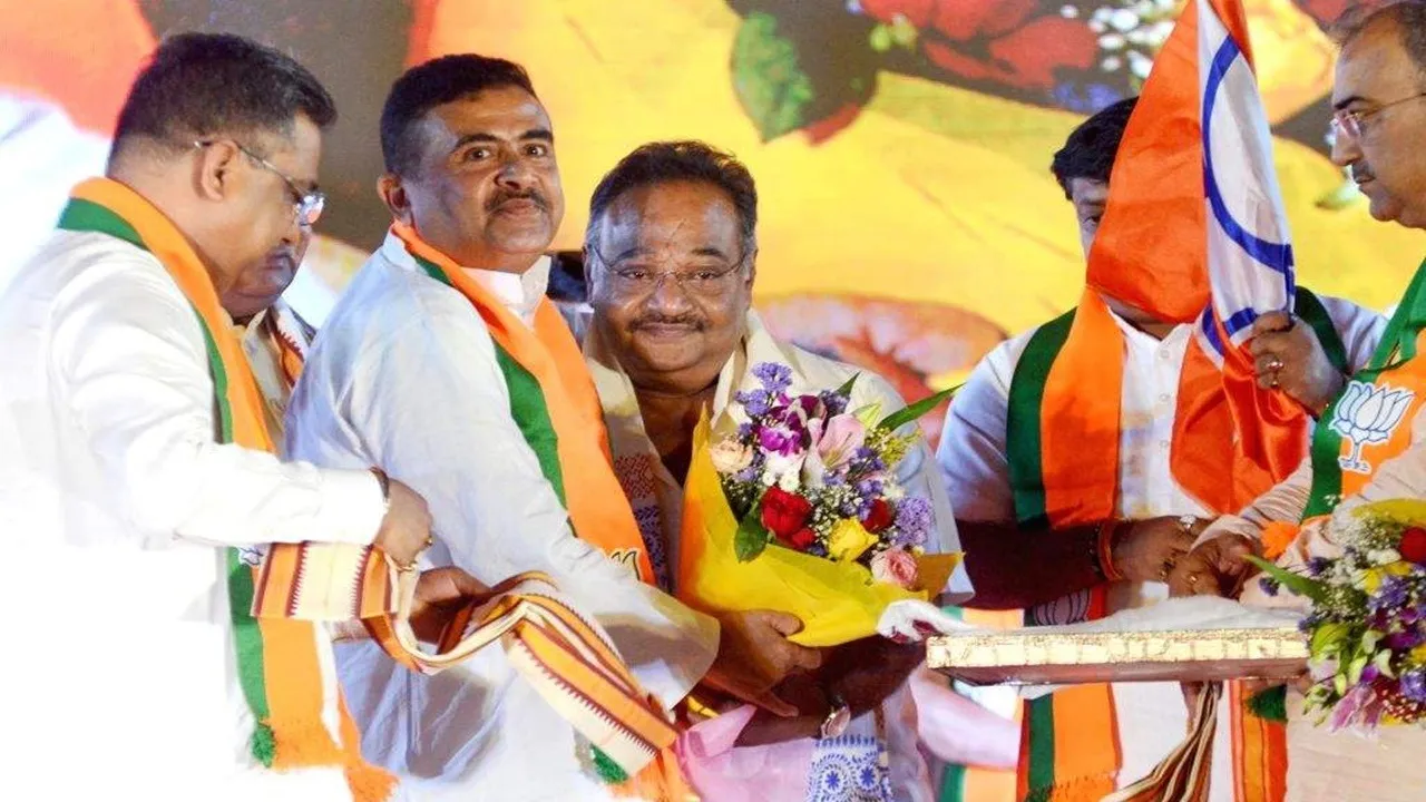Samik Bhattacharya comments on Muslims,  BJP not against Muslims West Bengal , Samik communal harmony speech,  Durga Puja Muharram peaceful coexistence , Muslims books over stones replace swords pens BJP,শমীক ভট্টাচার্য মুসলিমদের কথা বলেছেন  ,বিজেপি মুসলিম-বিরোধী নয়,  দুর্গাপূজা মহররম একসাথে পথচলা  ,পাথর-কলম মন্তব্য শমীক  ,মুসলিমদের জন্য সাংগঠনিক বার্তা