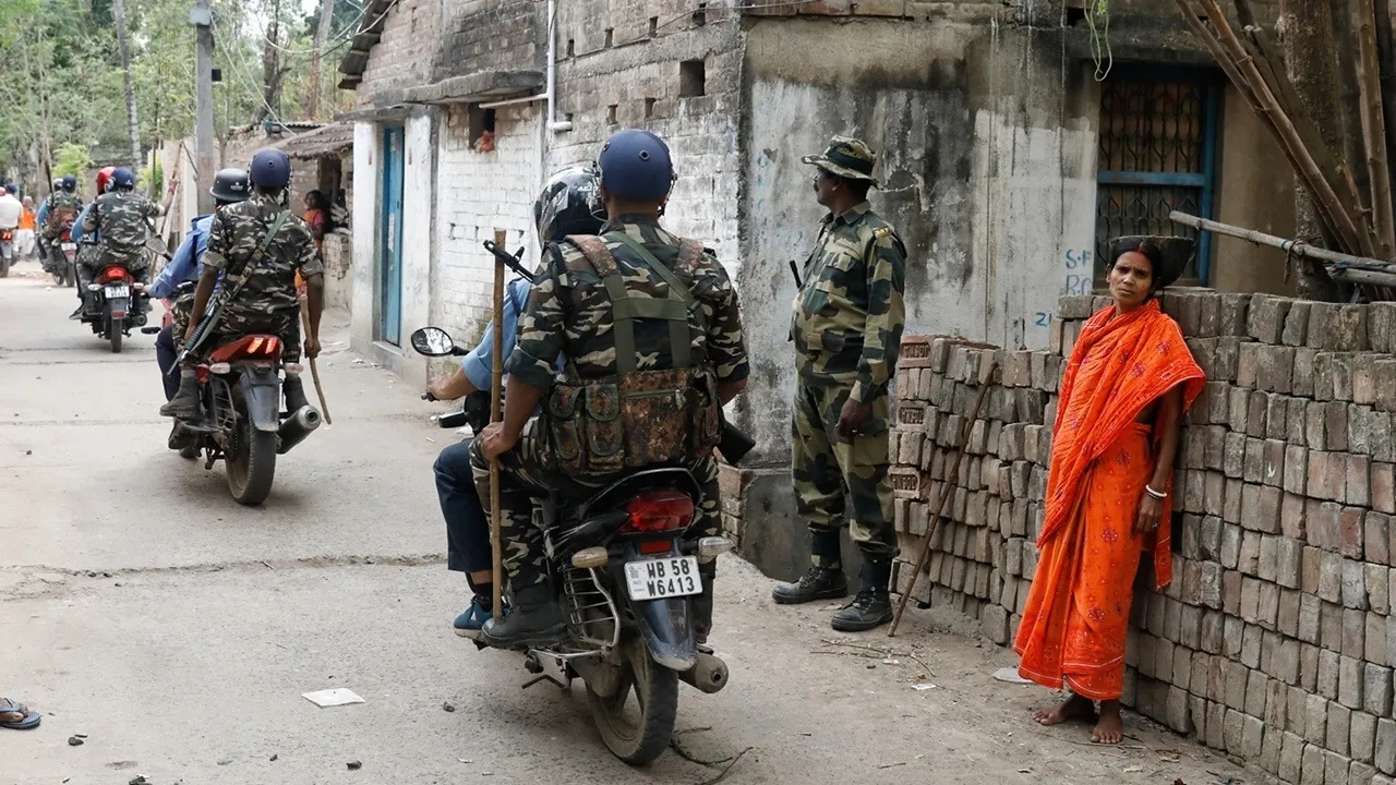 পাকিস্তানি গুপ্তচর গ্রেপ্তার পশ্চিমবঙ্গ  বর্ধমান মেমারিতে এসটিএফ অভিযান  মেমারি থেকে গুপ্তচর গ্রেপ্তার  বর্ধমান পাকিস্তানি সংযোগ  বাংলায় পাকিস্তানের হয়ে গুপ্তচরবৃত্তি