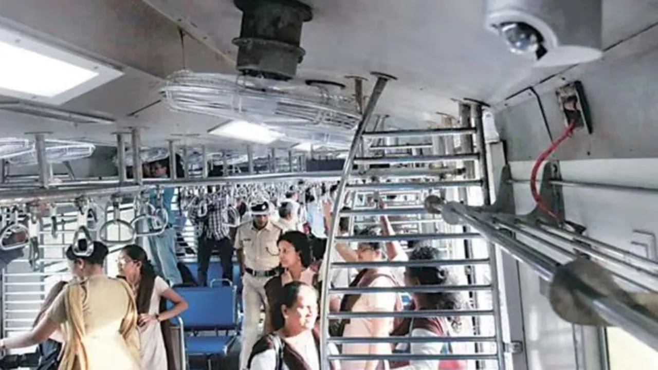 Railways cctv, Railways cctv camera, cctv cameras in trains, indian express news, Railways to install cctv camera in coaches, train cctv,ট্রেন সিসিটিভি,ট্রেনের কামরায় সিসিটিভি বসাচ্ছে রেল,রেলওয়ে সিসিটিভি, ট্রেনের কামরায় সিসিটিভি