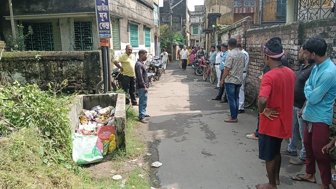 chinsurah sanitation workers skeleton found garbage vat,  Hooghly chinsurah corpse discovery during cleaning , sanitation staff recover corpse in waste tank  ,chinsurah garbage skeleton recovered  ,chinsurah cleaning vat death found,চুঁচুড়ায় ময়লা ভ্যাটে কঙ্কাল উদ্ধার,  চুঁচুড়া সাফাইকর্মীরা নরকঙ্কাল উদ্ধার  ,ময়লার গর্তে মৃতদেহ চুঁচুড়ায়  ,হুগলি চুঁচুড়া ময়লা ট্যাংকে কঙ্কাল,  ময়লার ভ্যাটে কাজের সময় কঙ্কাল উদ্ধার